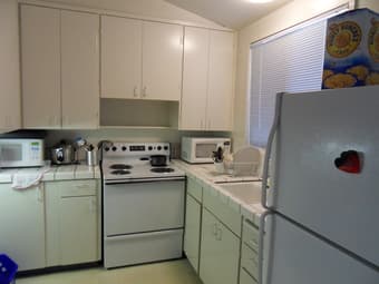 Sublease one bedroom at EV low rise 2-BD apartment (12/21 - 1/6) 2