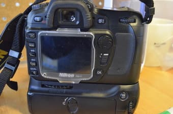 Nikon D80 + MB-D80 for sale 3
