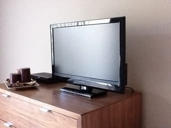 24'' 1080p HDTV Insignia NS-24E730A12 - 2 months old - $140 1
