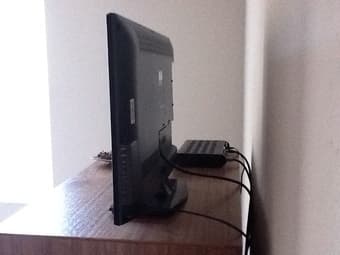 24'' 1080p HDTV Insignia NS-24E730A12 - 2 months old - $140 2