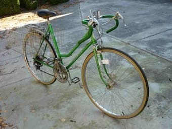 $135 Women's Vintage Schwinn Varsity Green Bike 1