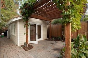 Lovely detached & private Menlo Park cottage for short-term rental 1