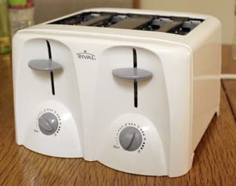Rival 4 Slice Toaster White $10 1