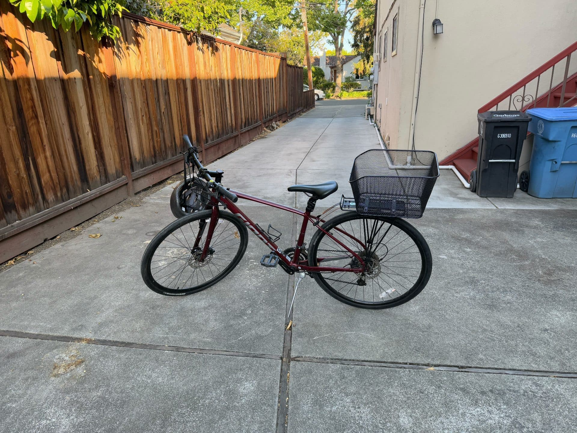 giant commuter bicycle Cross City 3 Disc (Metallic Black) Bike The Company Commute to work Reid Bikes Transit Commuter Bike